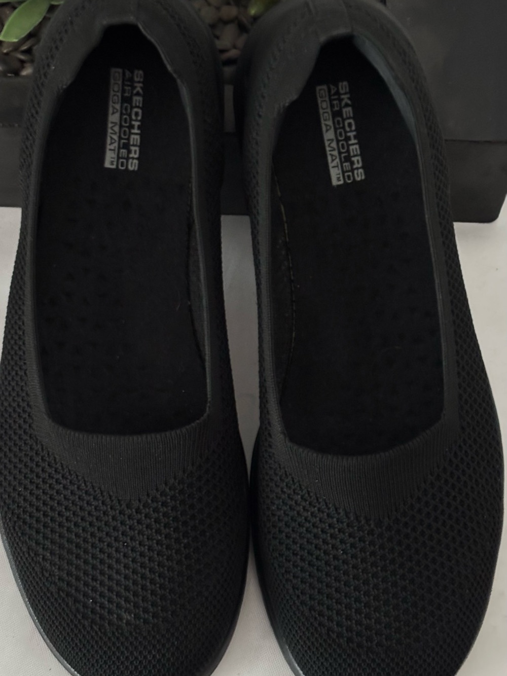 NEW Skechers GOGA  MAT Women's Black Knit Slip-On Hands Free Heel Pillow SZ 10 - Picture 10 of 13